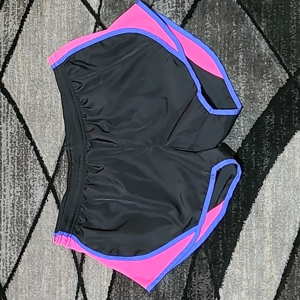 SOFFE LINED MESH EMBROIDERED LOGO ATHLETIC SHORTS